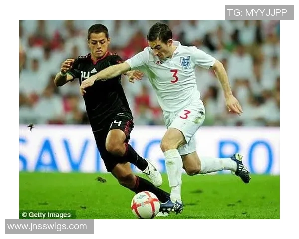 足球明星拜恩斯的传奇生涯与场上风采全解析 足球明星拜恩斯的传奇生涯与场上风采全解析