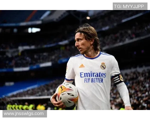 足球明星退役后是否还能享受工资待遇与生活保障的探讨 足球明星退役后是否还能享受工资待遇与生活保障的探讨